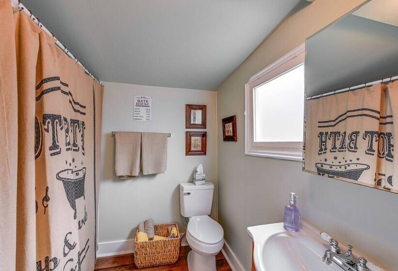 Rustic River Bungalow   Steps To Downtown Belhaven