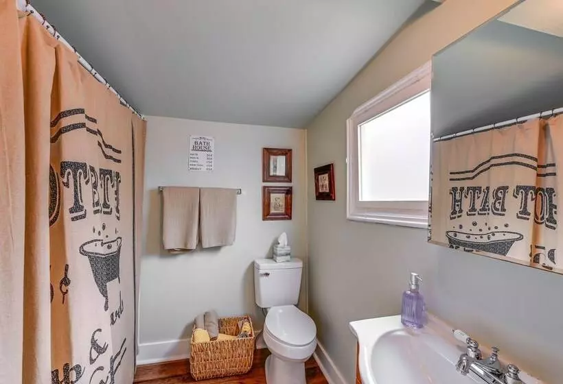 Rustic River Bungalow   Steps To Downtown Belhaven