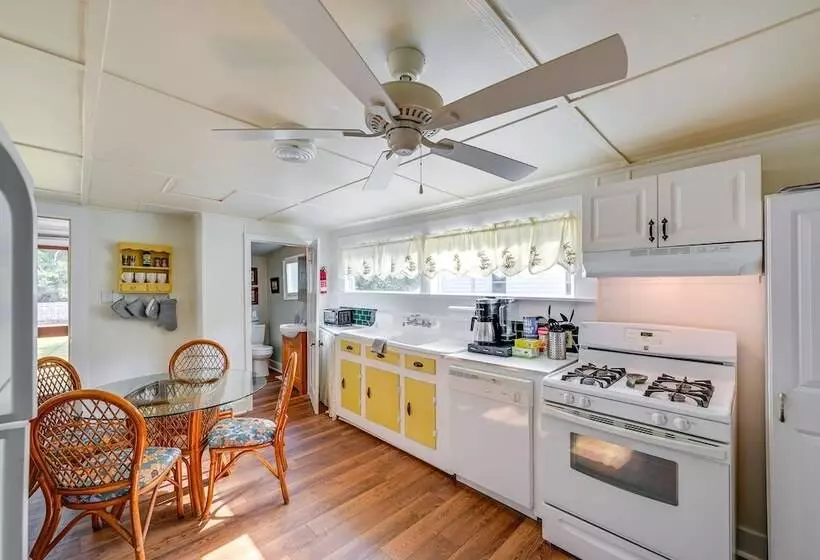 Rustic River Bungalow   Steps To Downtown Belhaven