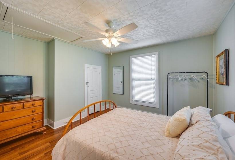 Rustic River Bungalow   Steps To Downtown Belhaven