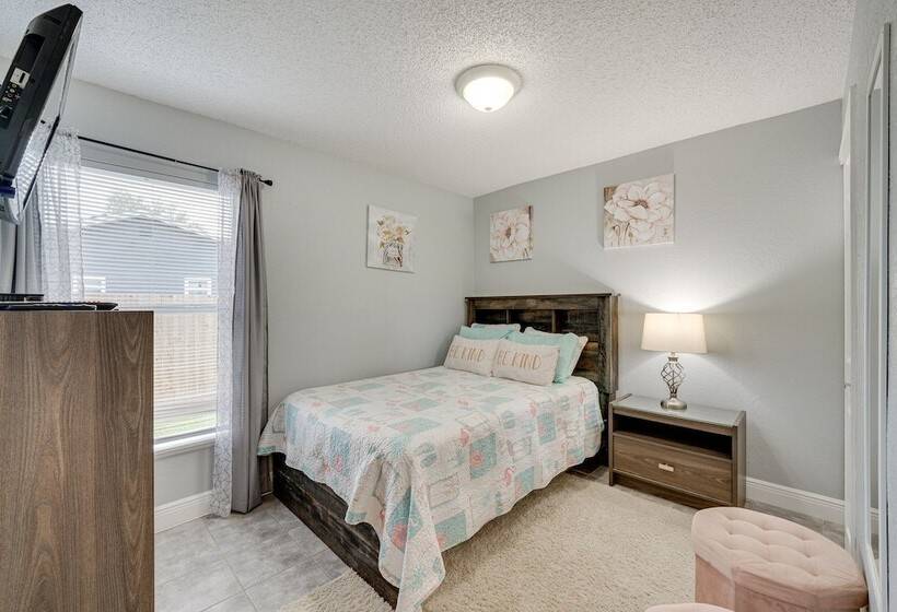 Spacious Kissimmee Family Home W/ Pool & Patio!