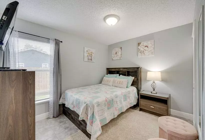 Spacious Kissimmee Family Home W/ Pool & Patio!