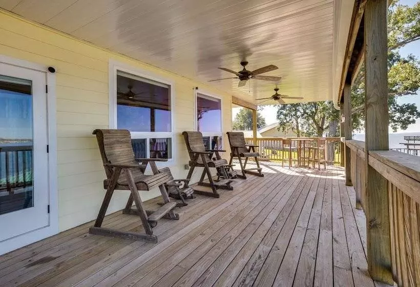Spacious Lake Livingston Home W/ Decks & Fire Pit!