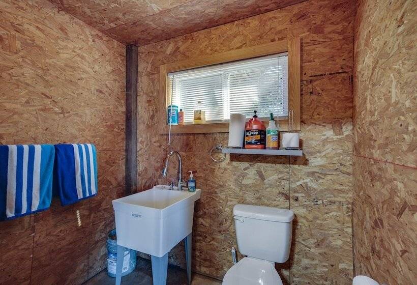 Spacious Lake Livingston Home W/ Decks & Fire Pit!