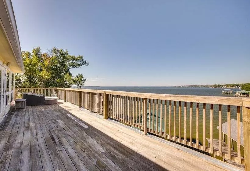 Spacious Lake Livingston Home W/ Decks & Fire Pit!