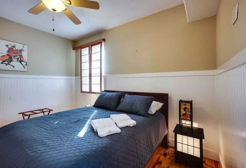 Spacious Lake Livingston Home W/ Decks & Fire Pit!