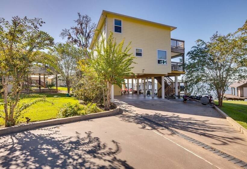 Spacious Lake Livingston Home W/ Decks & Fire Pit!