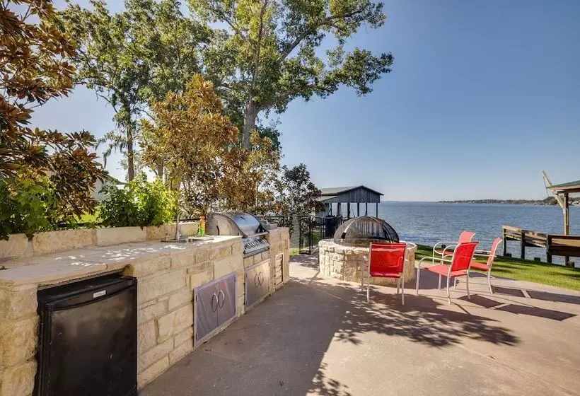 Spacious Lake Livingston Home W/ Decks & Fire Pit!