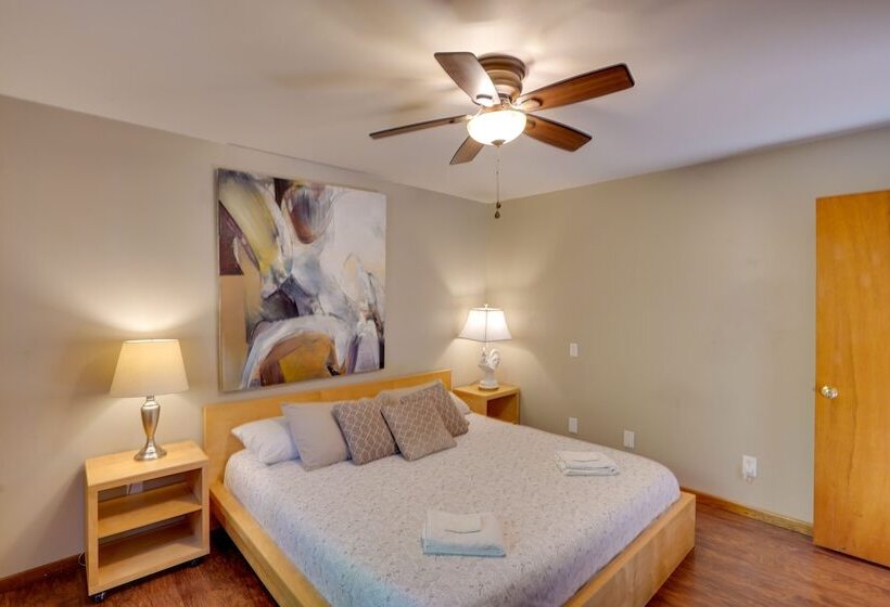 Stunning Athens Retreat On Sleepy Hollow Lake!