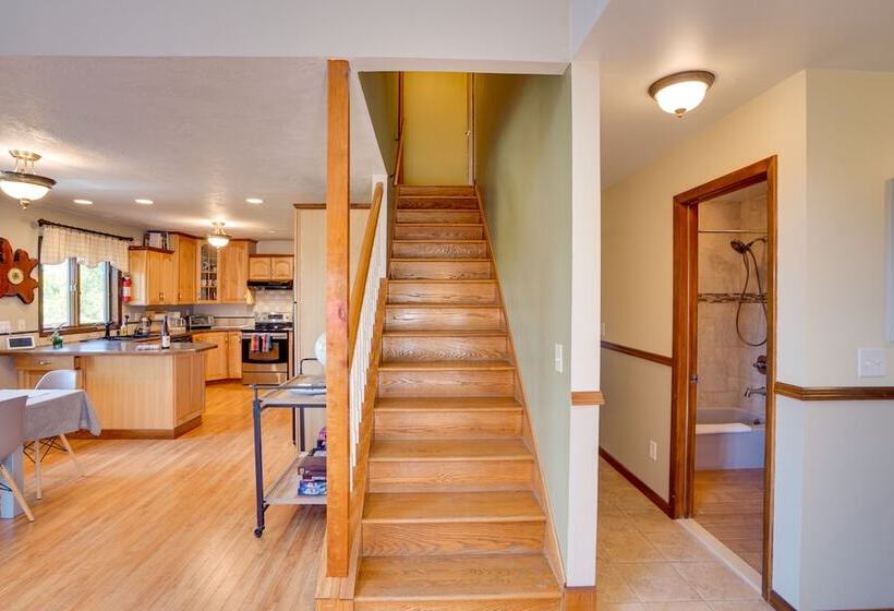 Stunning Athens Retreat On Sleepy Hollow Lake!