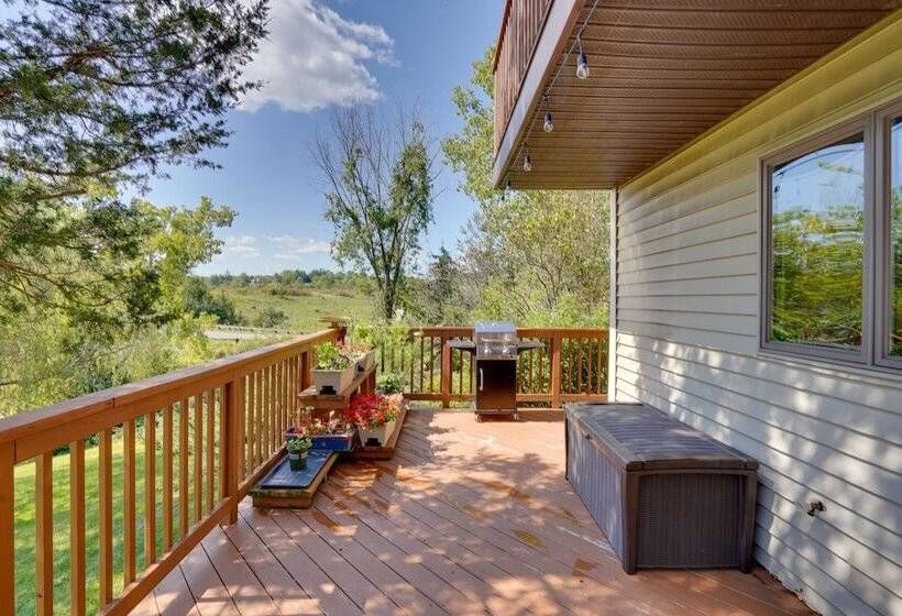 Stunning Athens Retreat On Sleepy Hollow Lake!