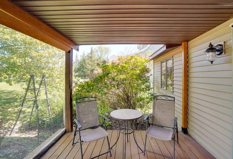 Stunning Athens Retreat On Sleepy Hollow Lake!