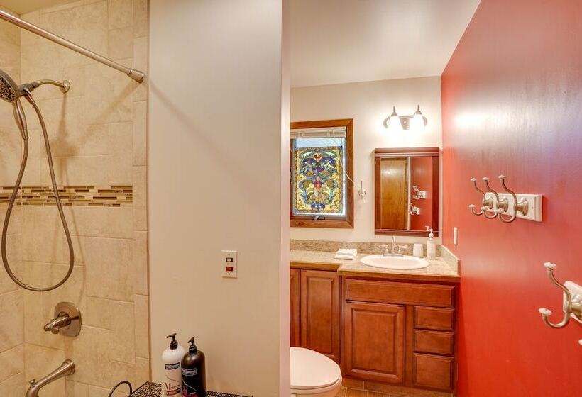 Stunning Athens Retreat On Sleepy Hollow Lake!