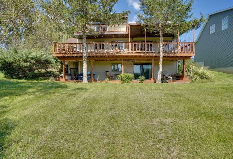 Stunning Athens Retreat On Sleepy Hollow Lake!