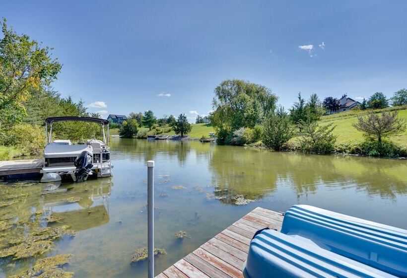 Stunning Athens Retreat On Sleepy Hollow Lake!