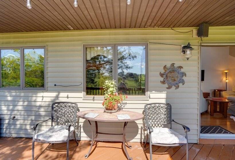 Stunning Athens Retreat On Sleepy Hollow Lake!