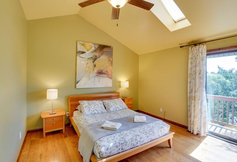 Stunning Athens Retreat On Sleepy Hollow Lake!