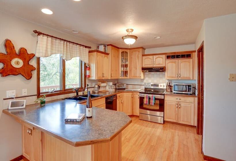 Stunning Athens Retreat On Sleepy Hollow Lake!