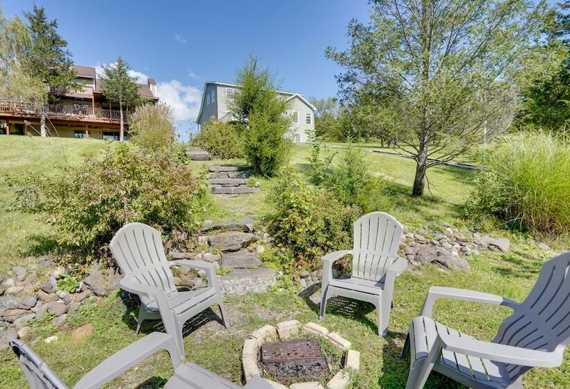 Stunning Athens Retreat On Sleepy Hollow Lake!