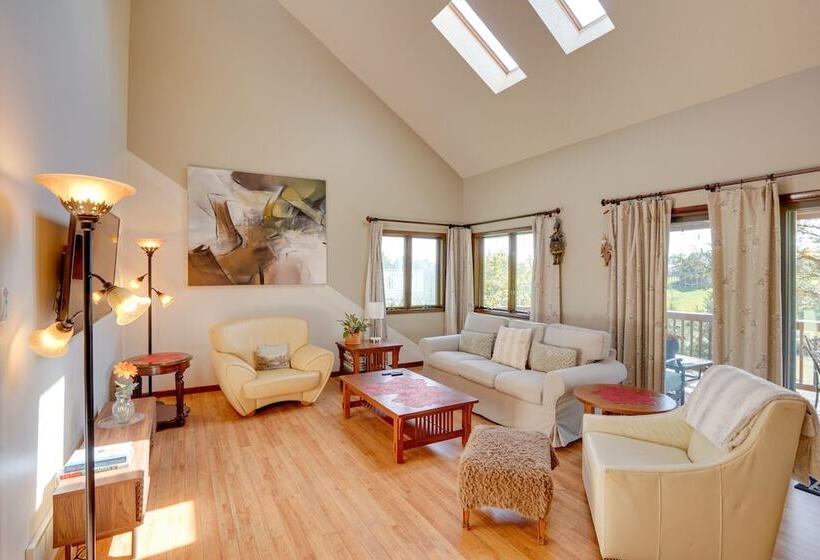 Stunning Athens Retreat On Sleepy Hollow Lake!