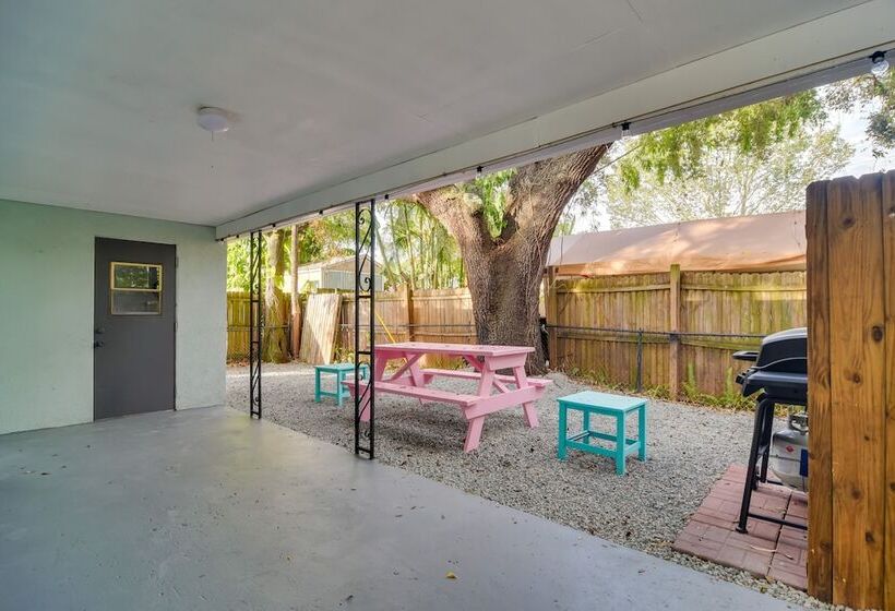 Sunny Gulfport Home: Walk To Art District + Beach!