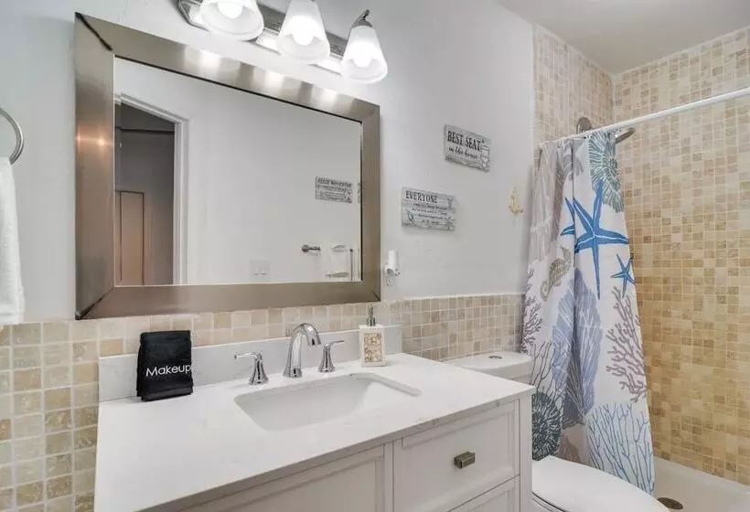 Sunny Gulfport Home: Walk To Art District + Beach!