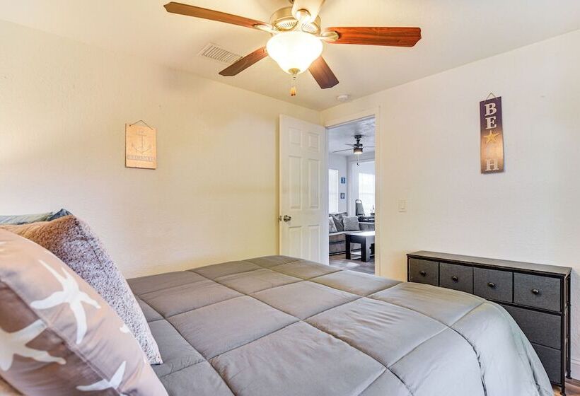 Sunny Gulfport Home: Walk To Art District + Beach!