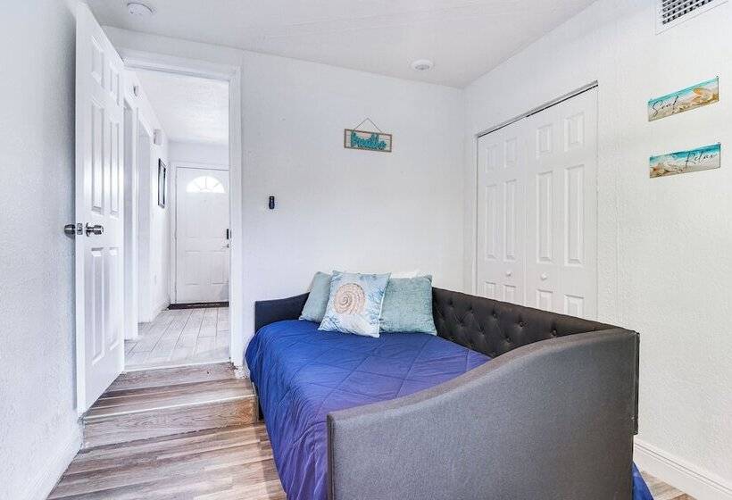 Sunny Gulfport Home: Walk To Art District + Beach!