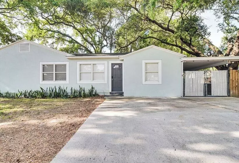 Sunny Gulfport Home: Walk To Art District + Beach!