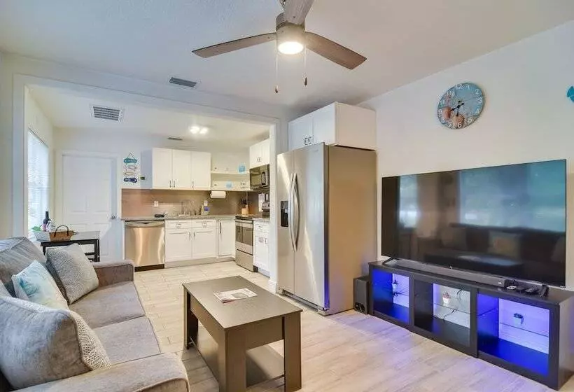 Sunny Gulfport Home: Walk To Art District + Beach!