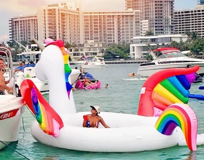 فندق صغير Russians Ukrainians Latinos Female Dorms Male Dorms 3 Miles To The Beach Free Parking