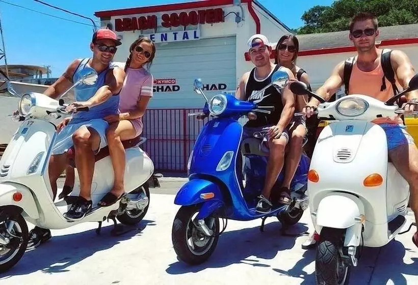 Retkeilymaja Russians  Ukrainians   Latinos   Female Dorms   Male Dorms   3 Miles To The Beach   Free Parking