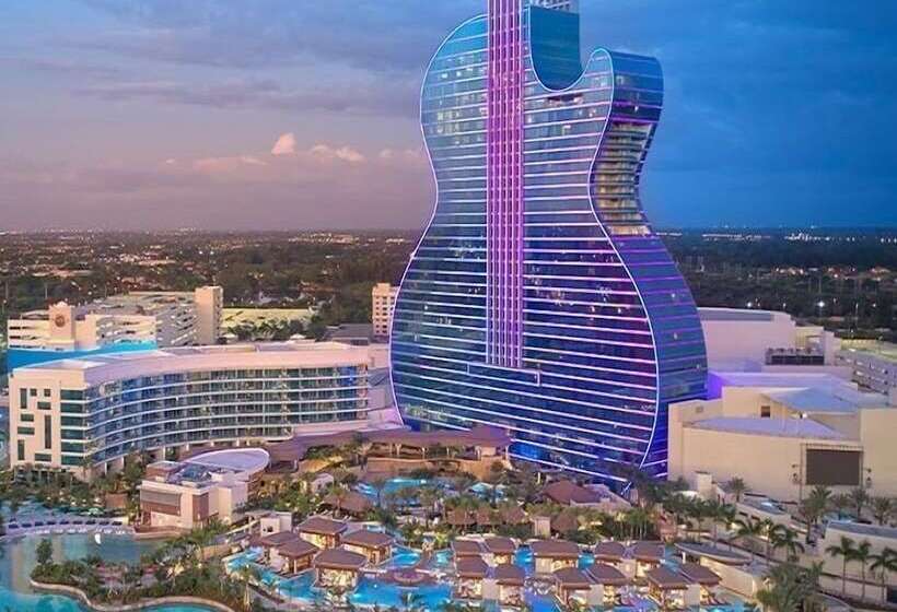 فندق صغير Russians Ukrainians Latinos Female Dorms Male Dorms 3 Miles To The Beach Free Parking