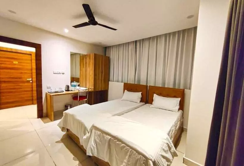 Retkeilymaja Hibiscus Tree  Bachupally