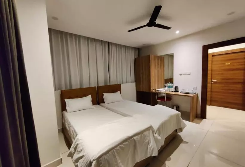 Retkeilymaja Hibiscus Tree  Bachupally