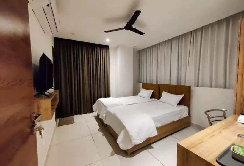 Retkeilymaja Hibiscus Tree  Bachupally