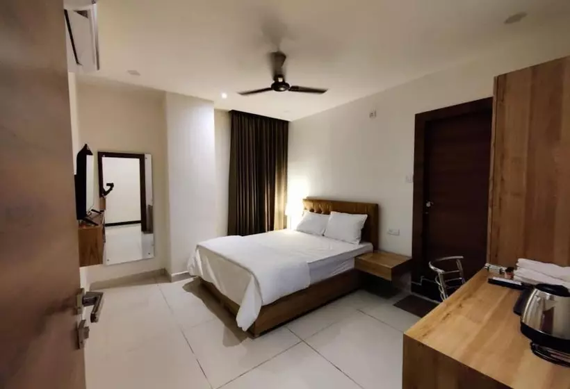 Retkeilymaja Hibiscus Tree  Bachupally