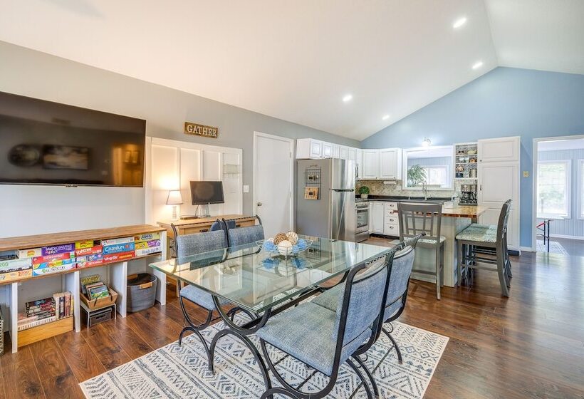 Spacious Retreat W/ Games, 0.7 Mi To Higgins Lake!