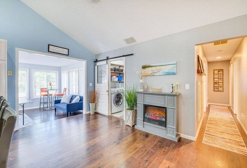 Spacious Retreat W/ Games, 0.7 Mi To Higgins Lake!