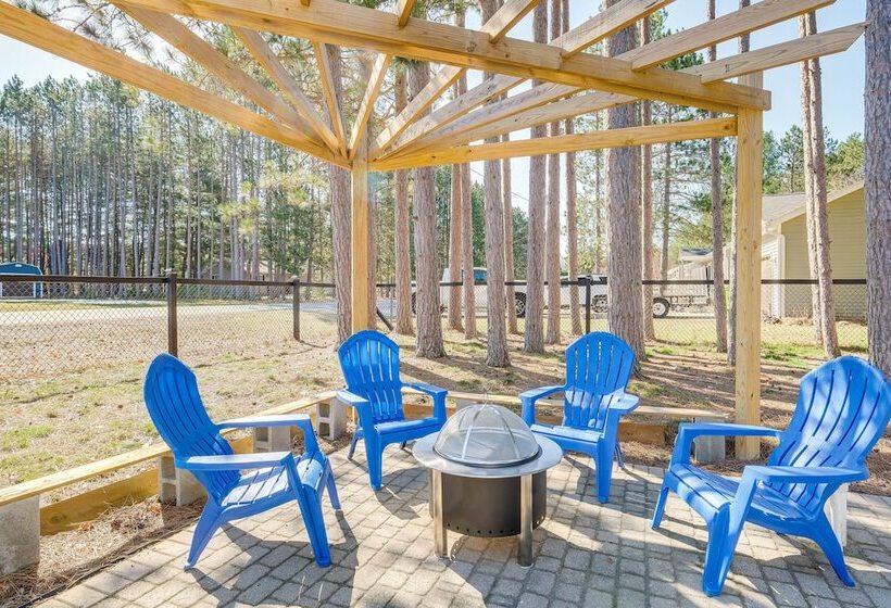 Spacious Retreat W/ Games, 0.7 Mi To Higgins Lake!