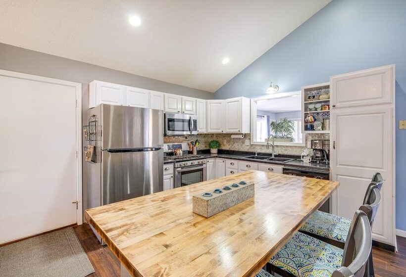 Spacious Retreat W/ Games, 0.7 Mi To Higgins Lake!