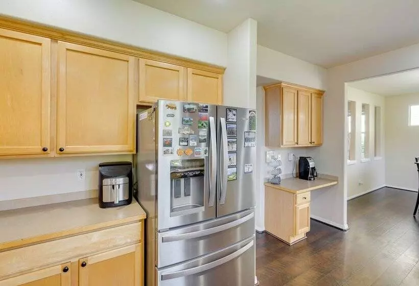 Bothell Retreat: Home Gym, Fireplace & More!