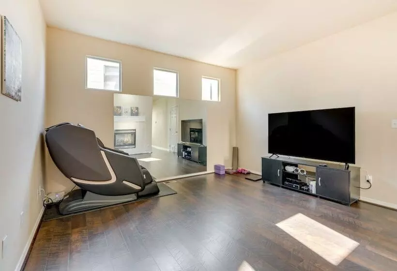 Bothell Retreat: Home Gym, Fireplace & More!