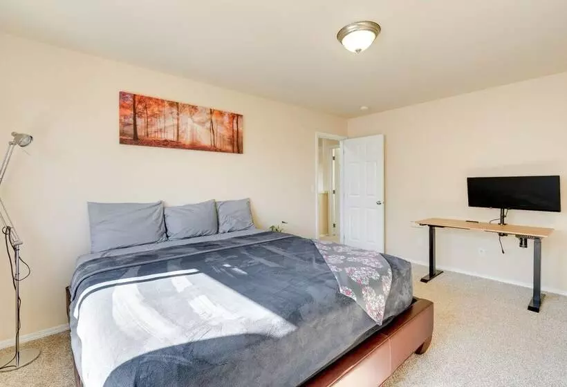 Bothell Retreat: Home Gym, Fireplace & More!