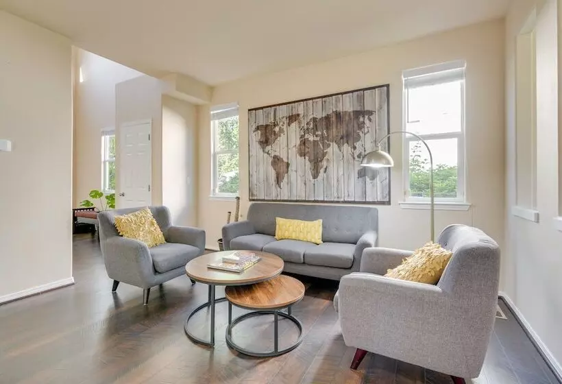 Bothell Retreat: Home Gym, Fireplace & More!