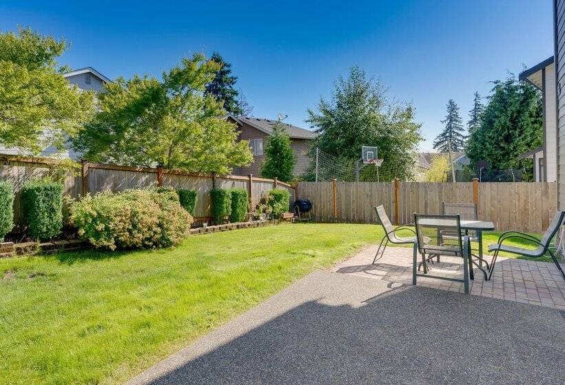 Bothell Retreat: Home Gym, Fireplace & More!