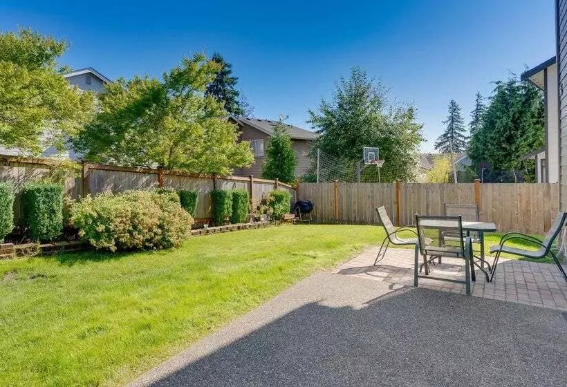 Bothell Retreat: Home Gym, Fireplace & More!