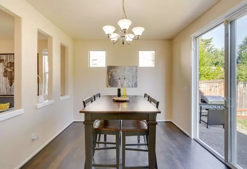 Bothell Retreat: Home Gym, Fireplace & More!