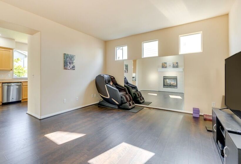 Bothell Retreat: Home Gym, Fireplace & More!