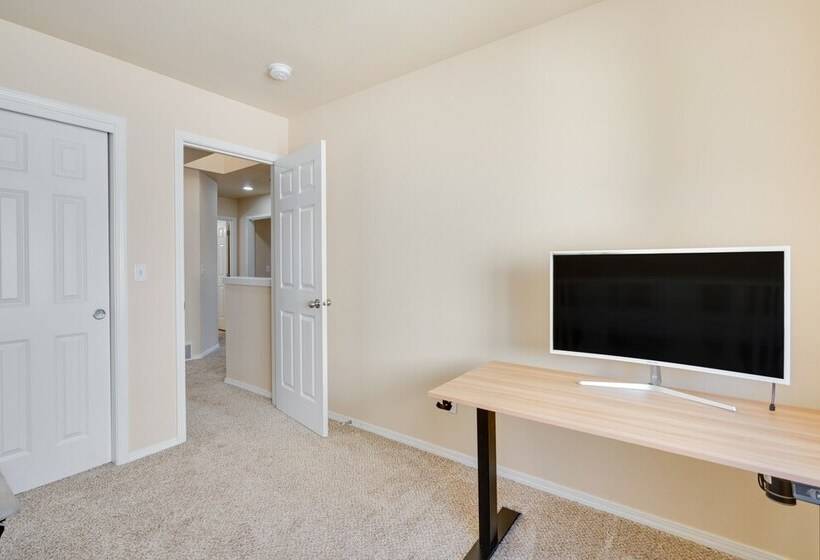 Bothell Retreat: Home Gym, Fireplace & More!